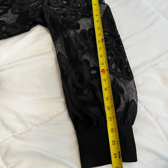 NWT New Gorgeous Torrid 3x 22/24 Black intricate Lace long sleeve Blouse shirt - Picture 11 of 12